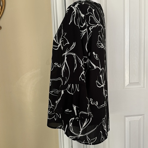 Karl Lagerfeld Paris Beaded Trim Bell Sleeves VNeck Pop Over Blouse Floral Print - Picture 4 of 12